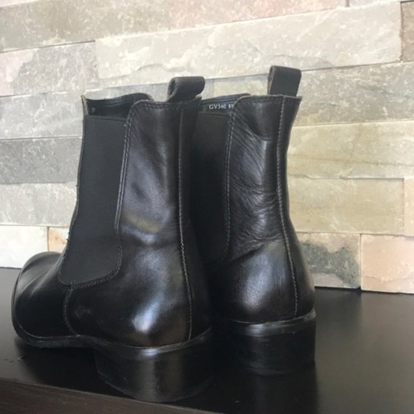 Fugitive by Francesco Rossi - Picture 5 of 9